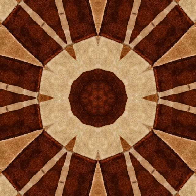 koberec s geometrickým vzorem